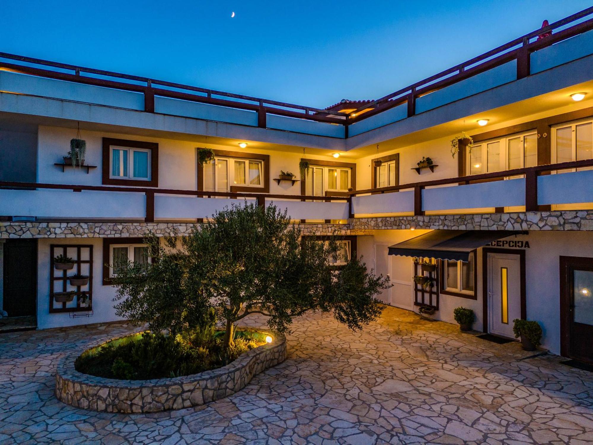 Guesthouse Kod Spavalice Vir Exterior foto