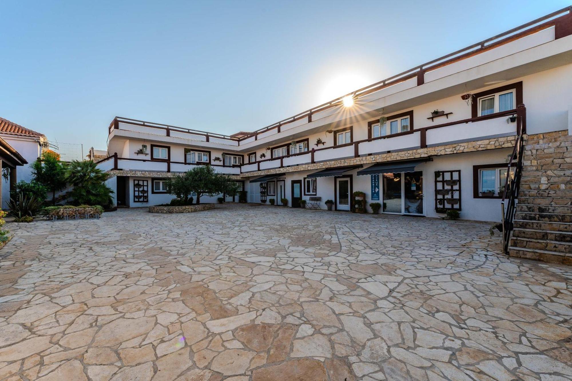 Guesthouse Kod Spavalice Vir Exterior foto