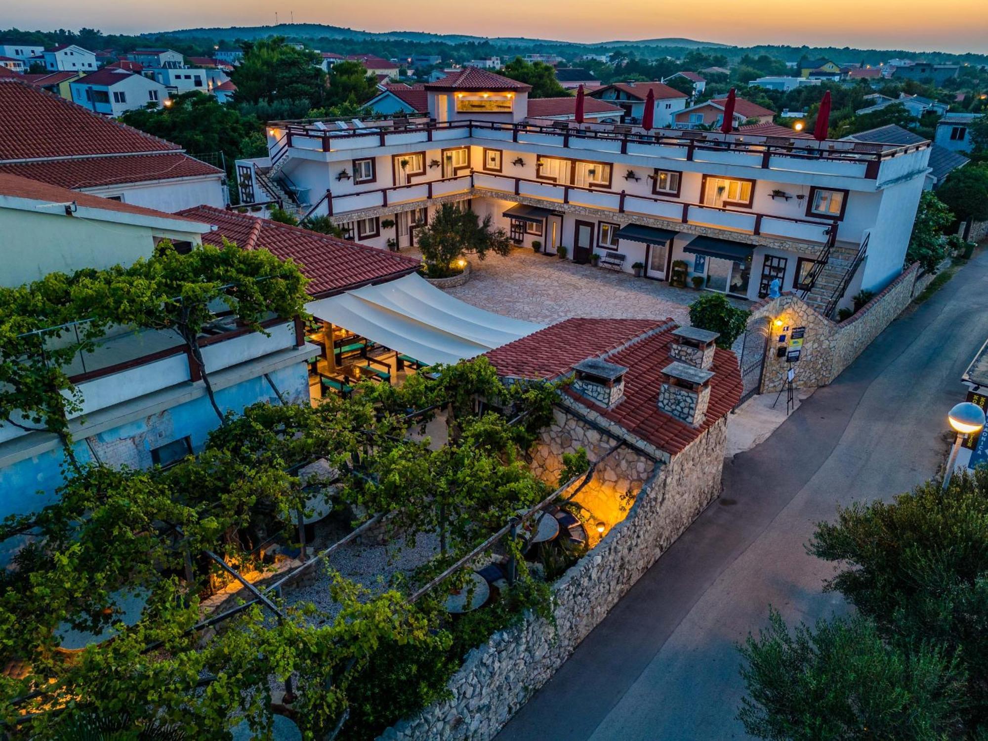 Guesthouse Kod Spavalice Vir Exterior foto